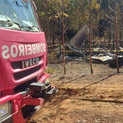 Corpo de Bombeiros atende ocorrência de avião que pegou fogo ao cair em plantação - Notícias - Mato Grosso digital